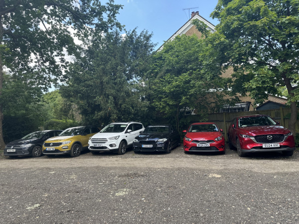 Parking on Massetts Rd, RH6