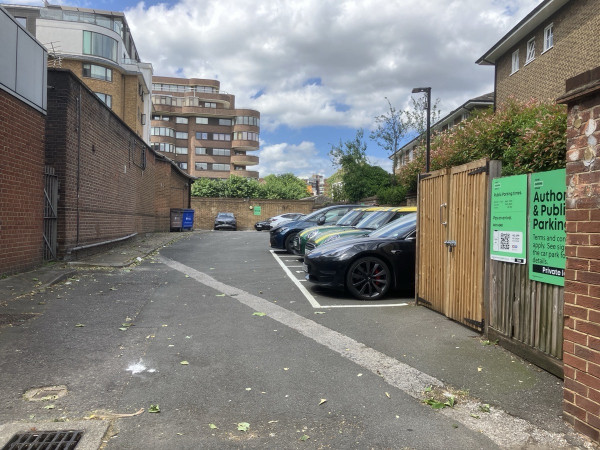 Parking on Athena Court, NW8 (ONLY Public Parking from 6PM-8AM Mon-Fri & from 12PM on Weekends)