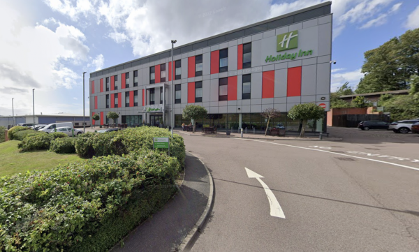 Parking on Holiday Inn London Luton Airport, LU2