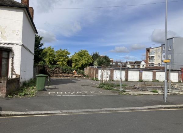 Parking on Victoria Road, RM1